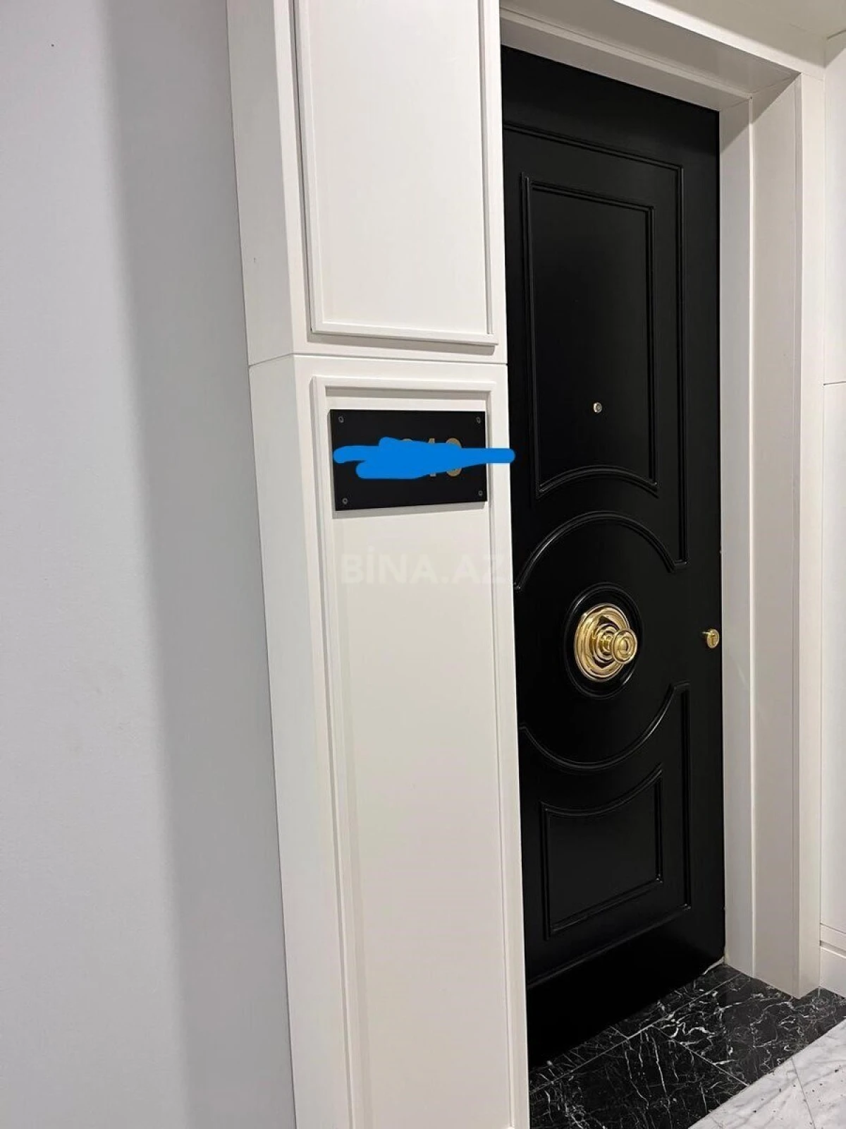 Satılır 4 otaqlı mənzil 135.7 m²