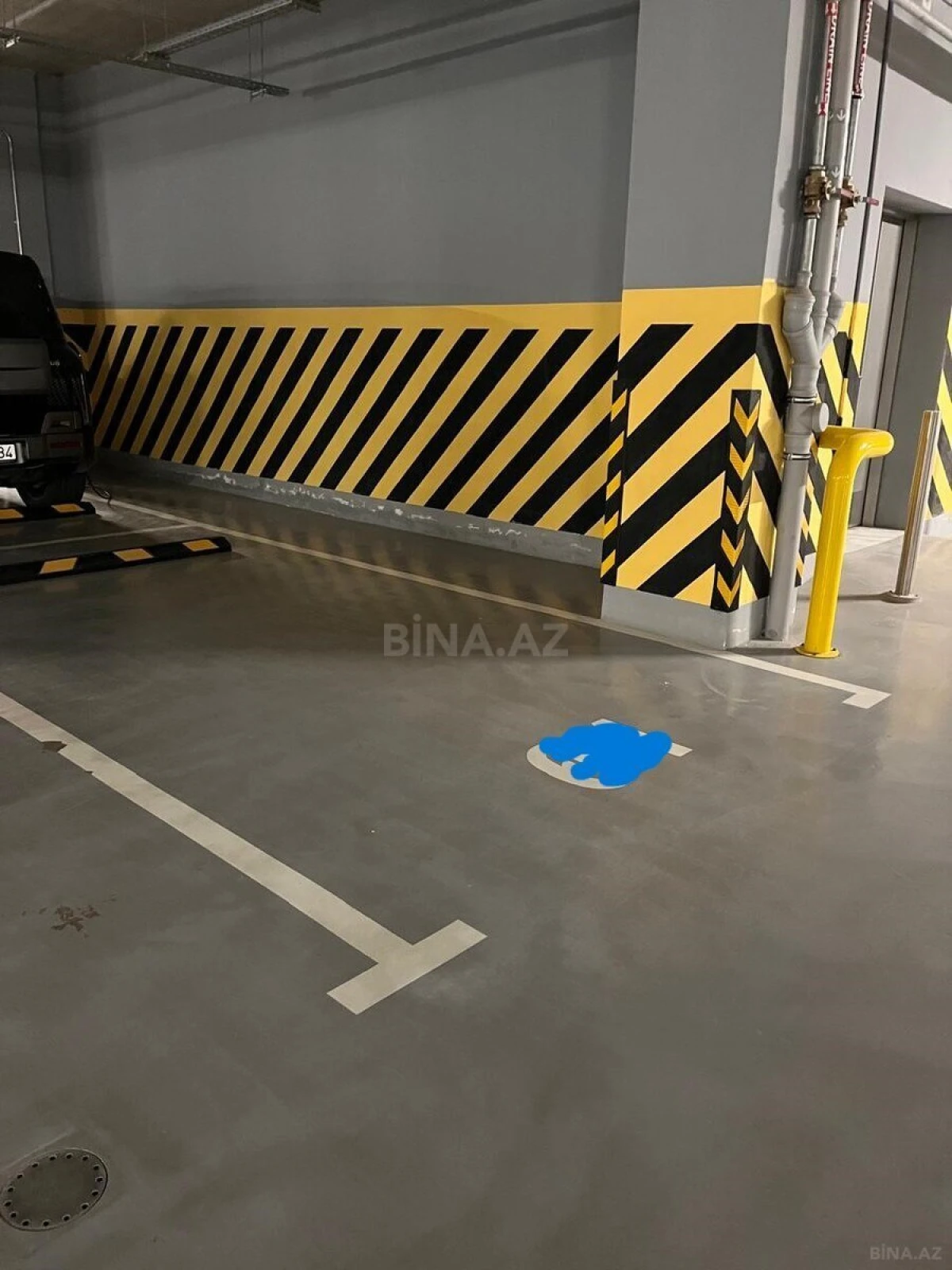 Satılır 4 otaqlı mənzil 135.7 m²