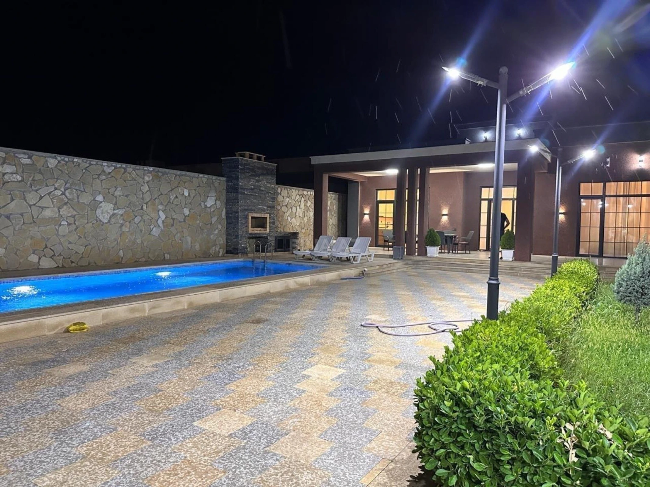 Kirayə verilir 5 otaqlı həyət evi 250 m²