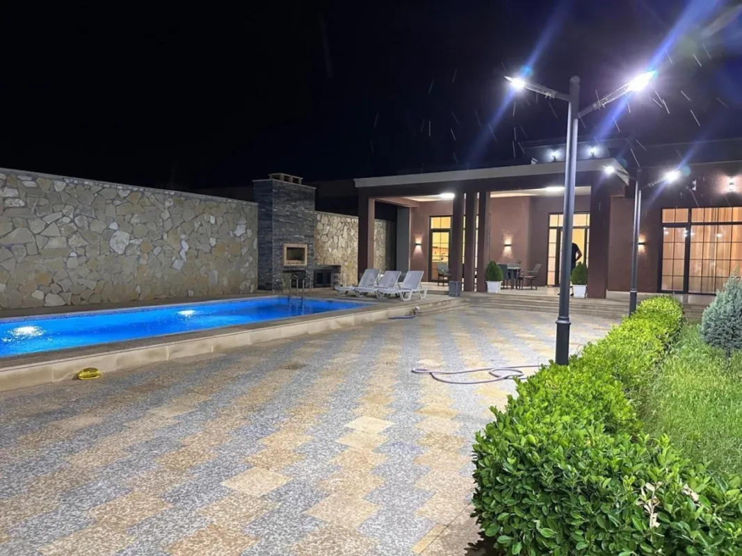 Kirayə verilir 5 otaqlı həyət evi 250 m²