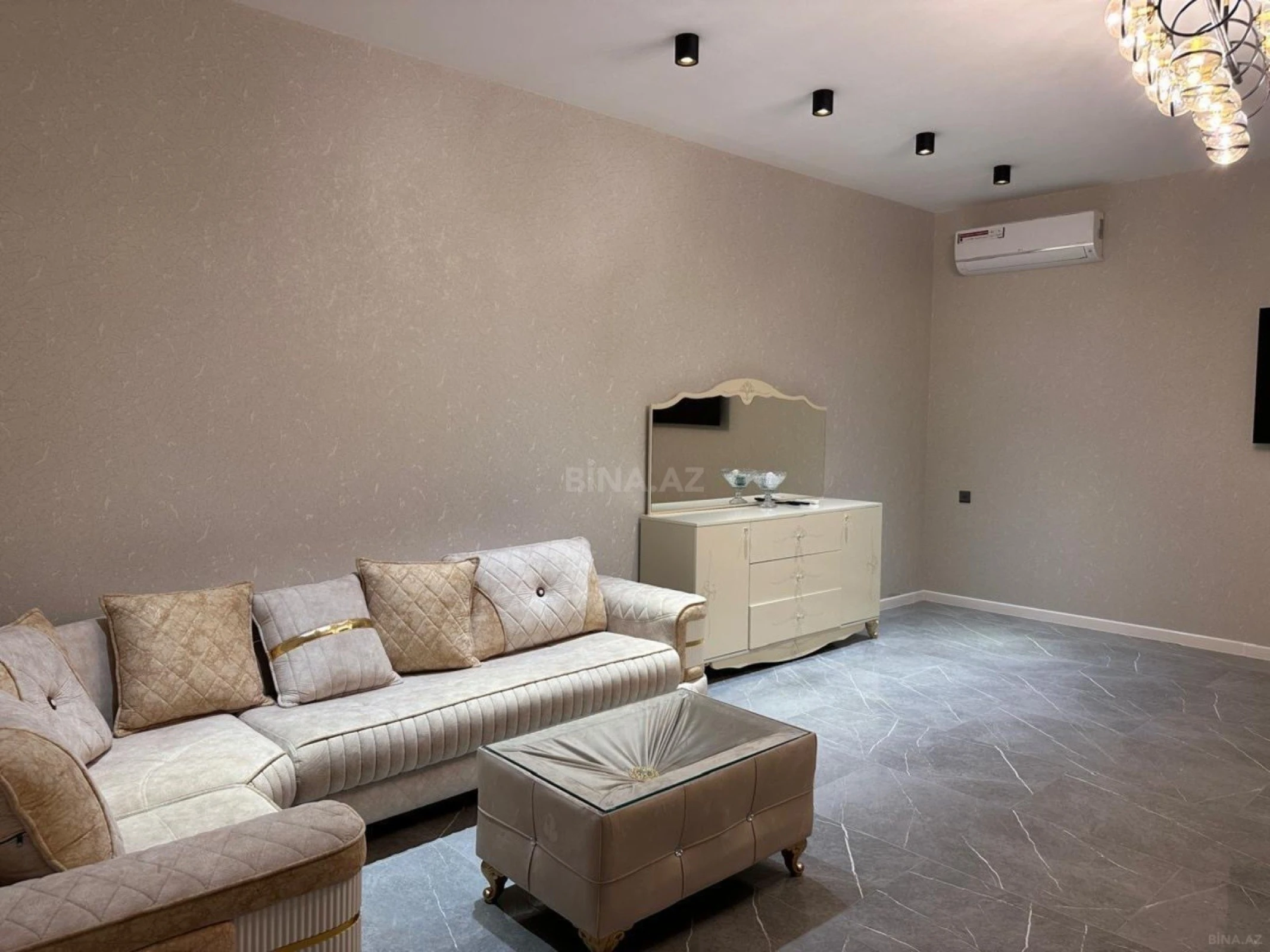 Kirayə verilir 4 otaqlı həyət evi 200 m²