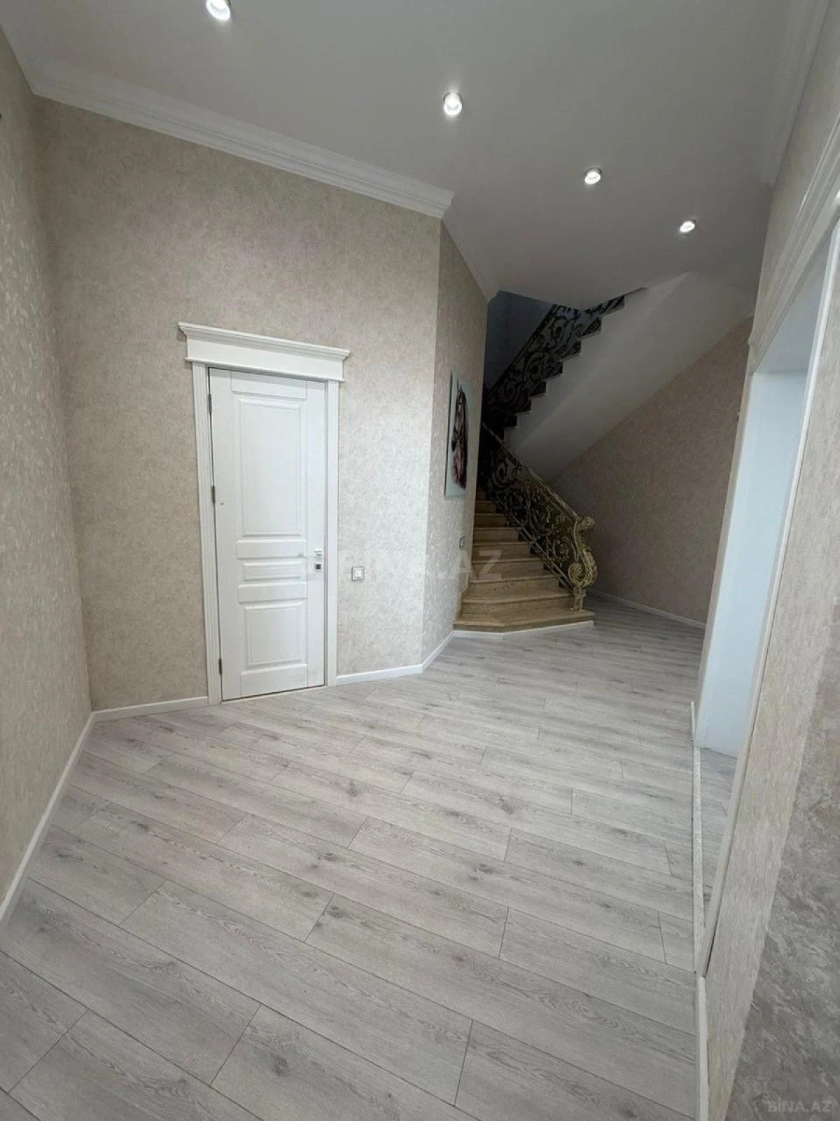 Kirayə verilir 5 otaqlı həyət evi 380 m²