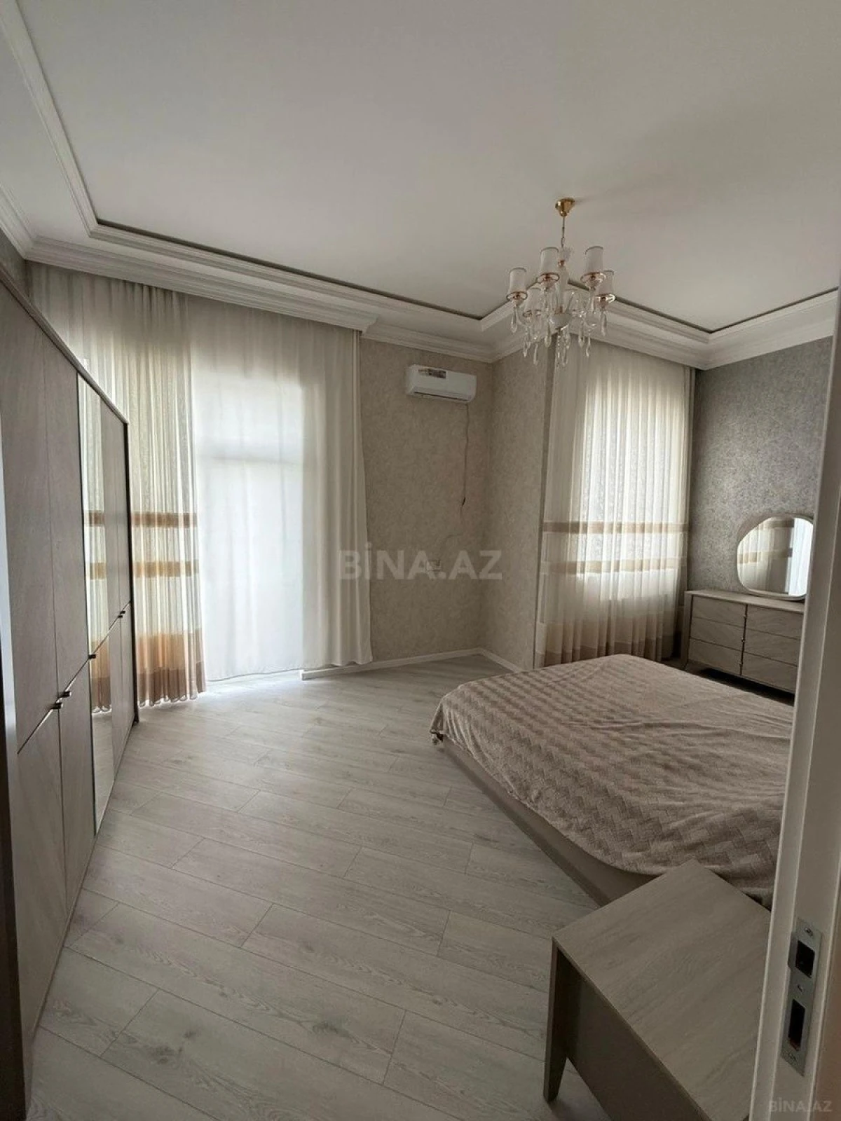 Kirayə verilir 5 otaqlı həyət evi 380 m²