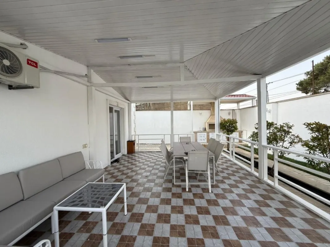 Kirayə verilir 5 otaqlı həyət evi 380 m²