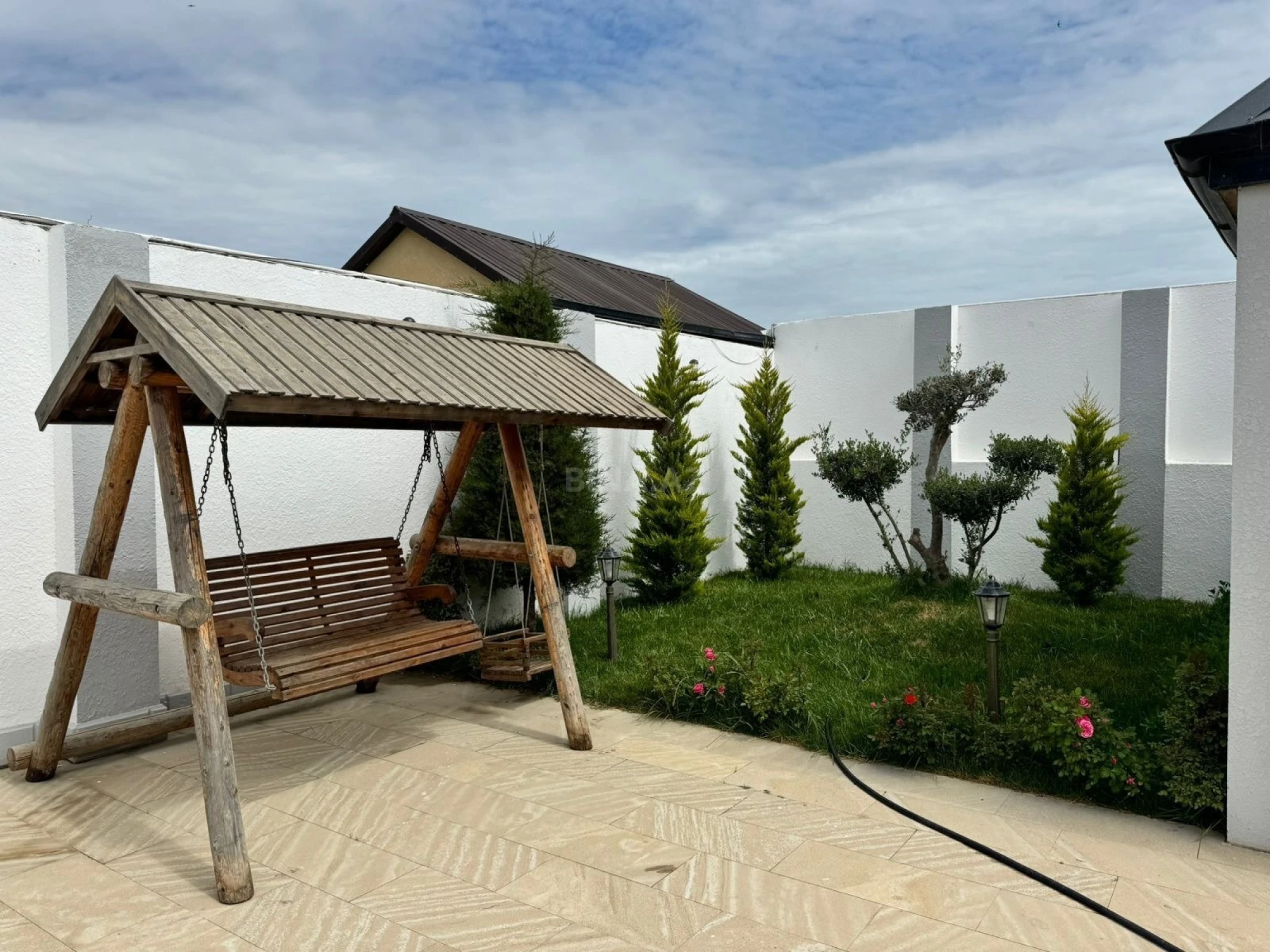 Kirayə verilir 4 otaqlı həyət evi 200 m²