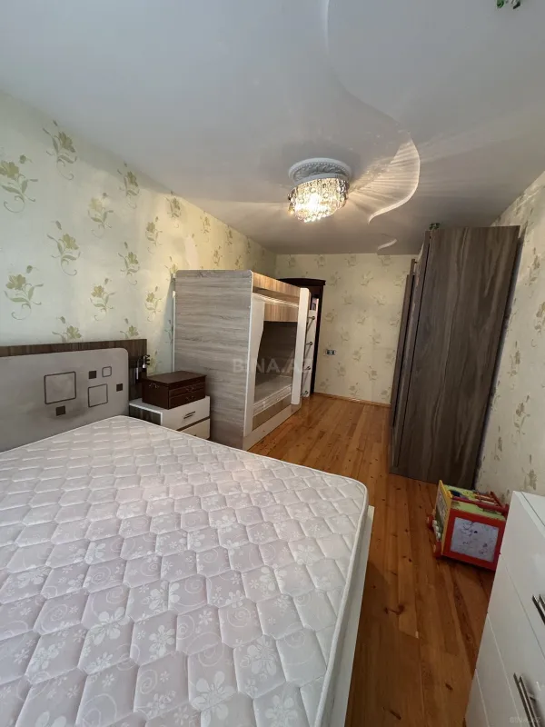 Satılır 4 otaqlı mənzil 80 m²