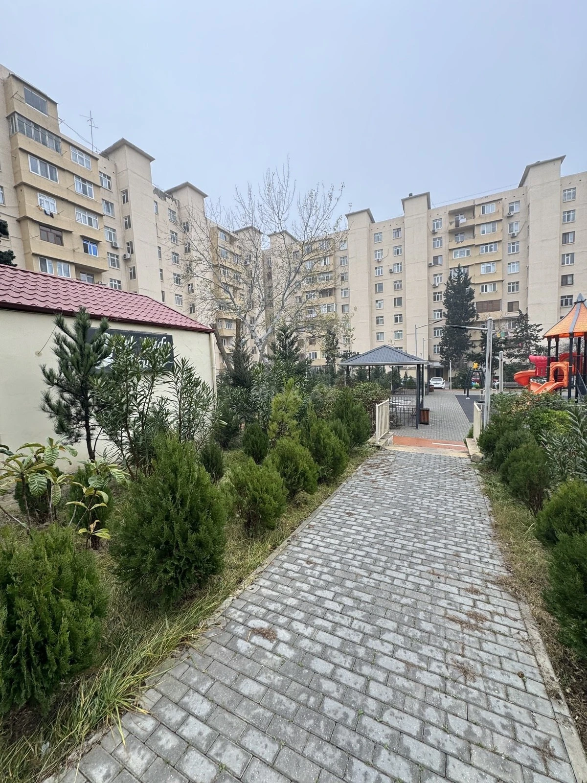 Satılır 4 otaqlı mənzil 80 m²