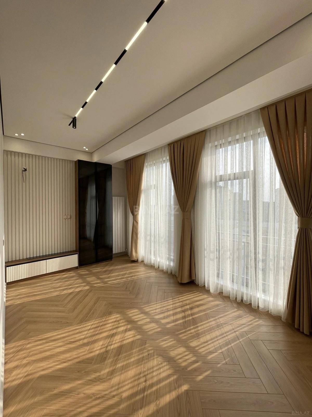 Satılır 2 otaqlı mənzil 71 m²