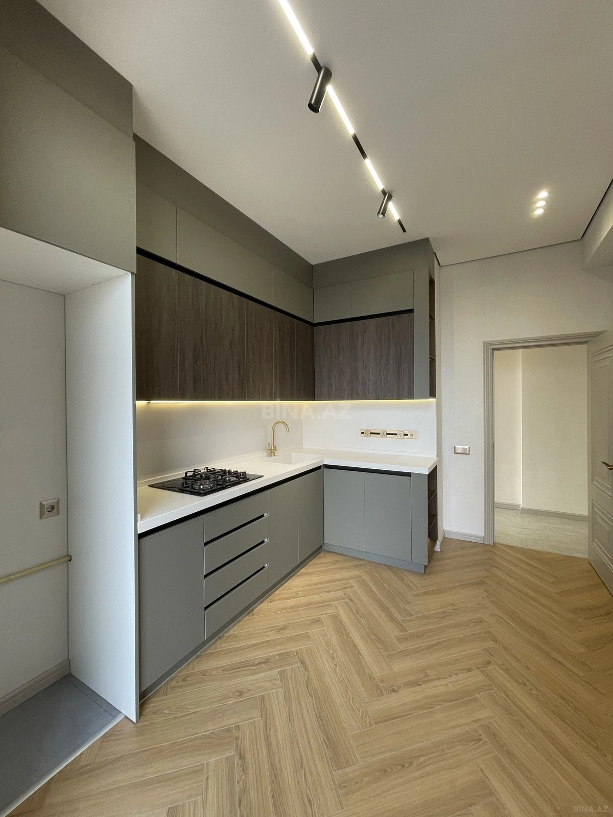 Satılır 2 otaqlı mənzil 71 m²