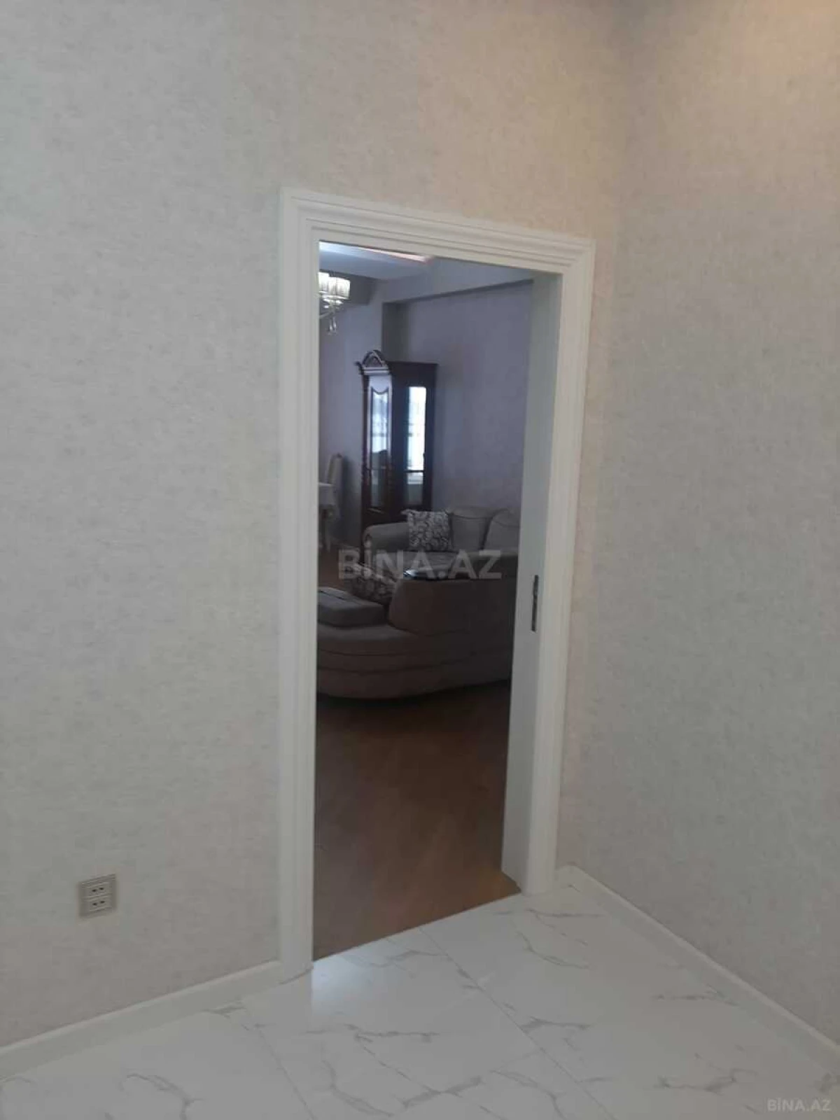 Kirayə verilir 2 otaqlı mənzil 90 m²