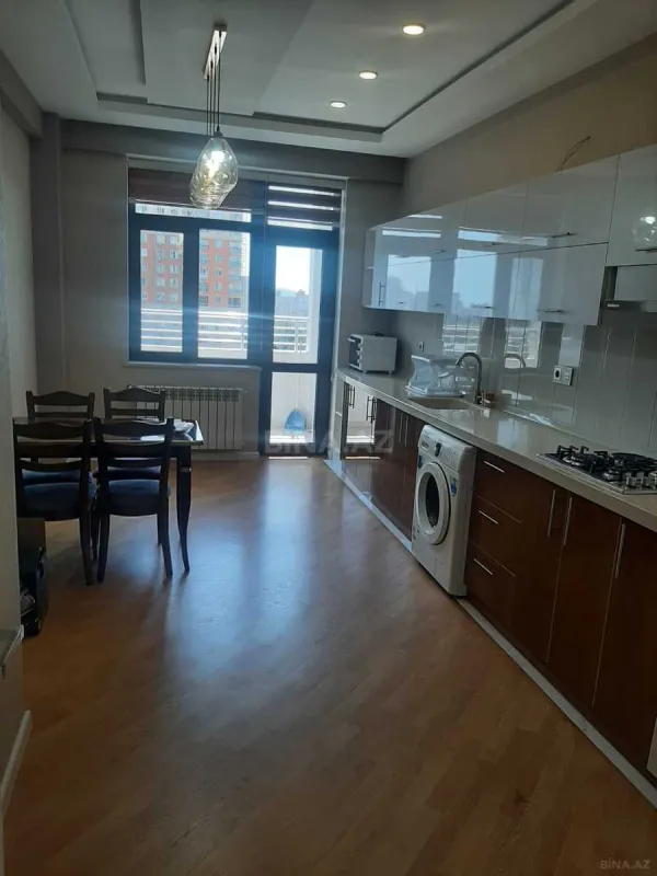 Kirayə verilir 2 otaqlı mənzil 90 m²