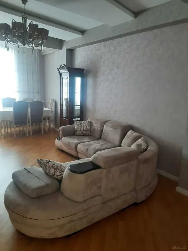 Kirayə verilir 2 otaqlı mənzil 90 m²