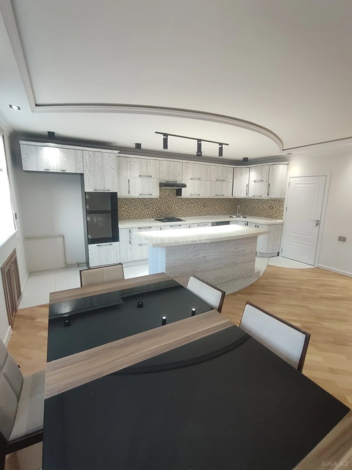 Satılır 4 otaqlı mənzil 85 m²
