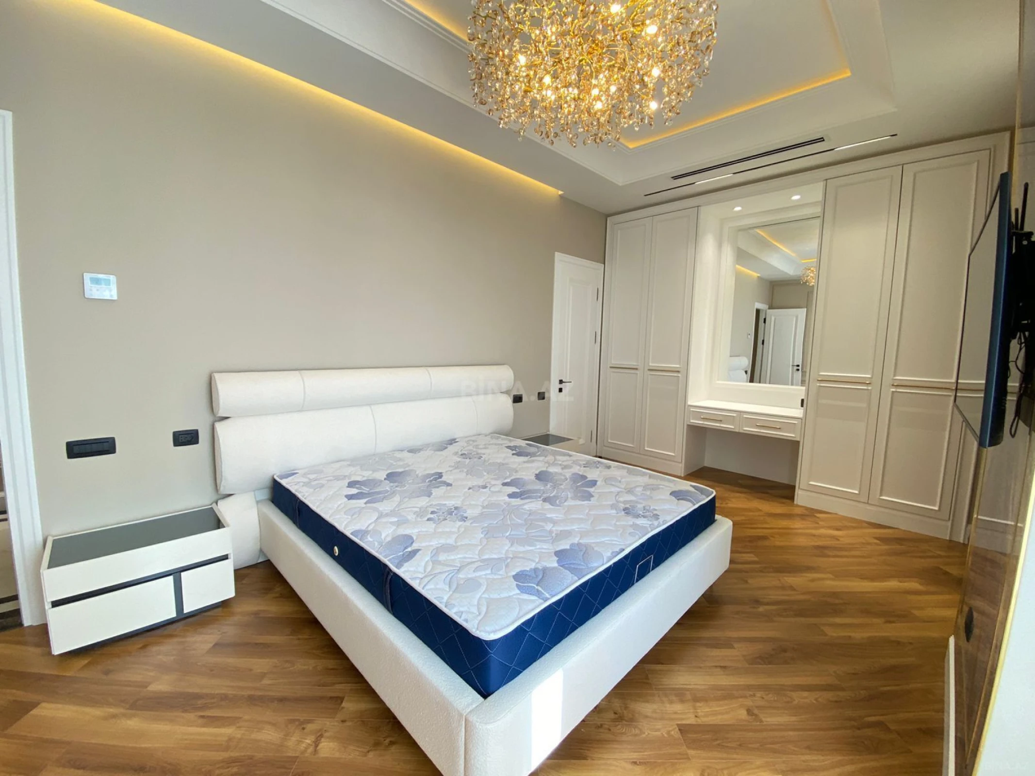 Kirayə verilir 3 otaqlı mənzil 132 m²