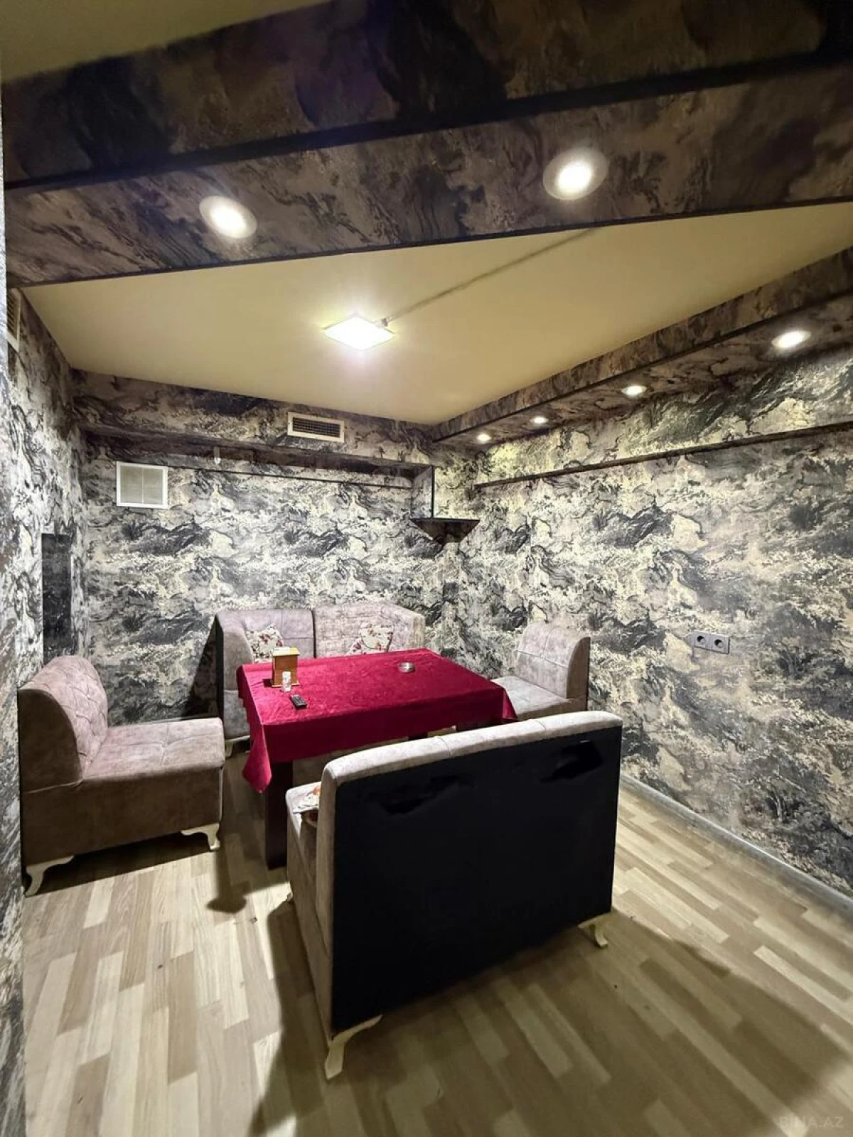 Satılır obyekt 254 m²