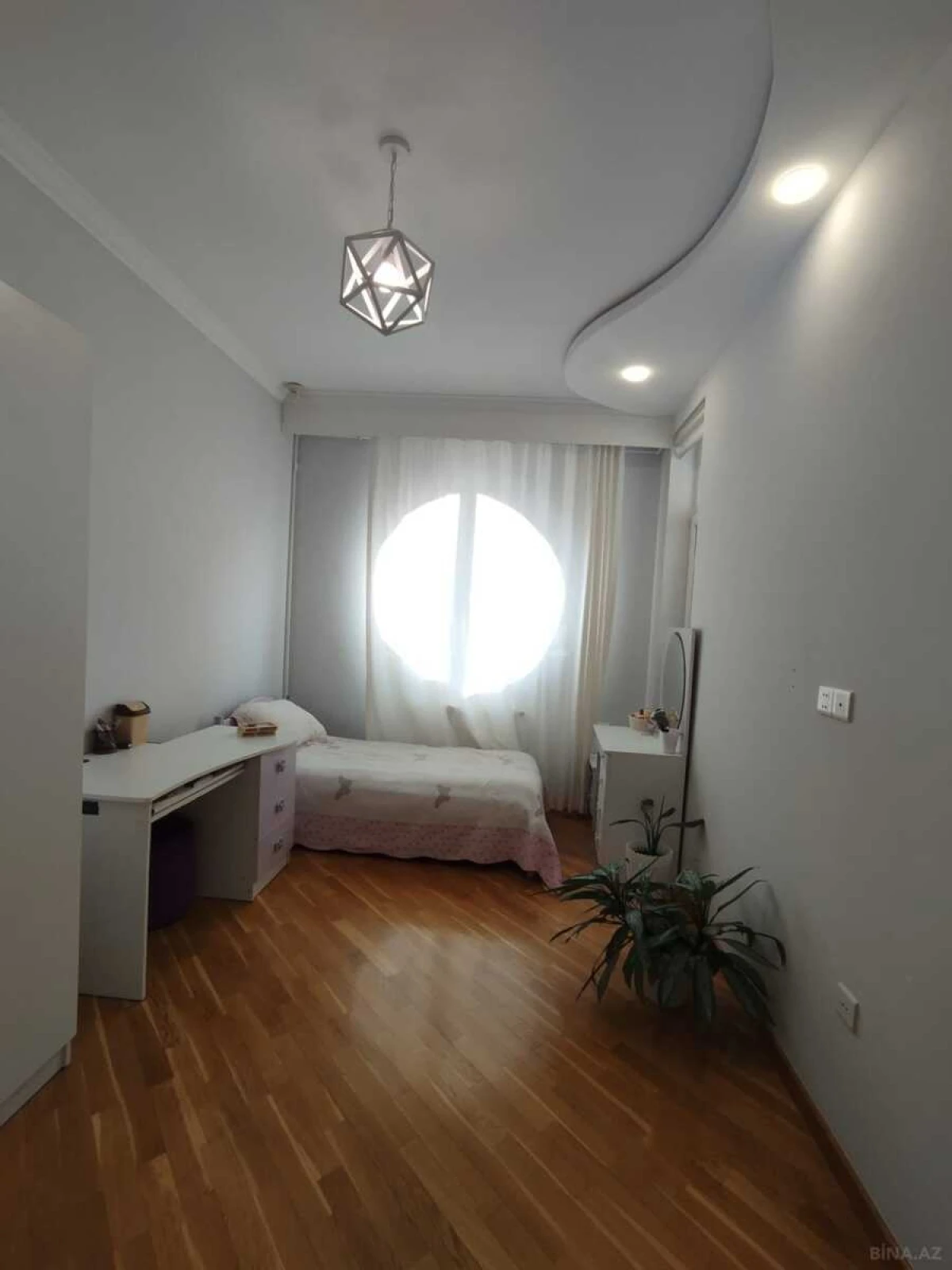 Satılır 3 otaqlı mənzil 118 m²