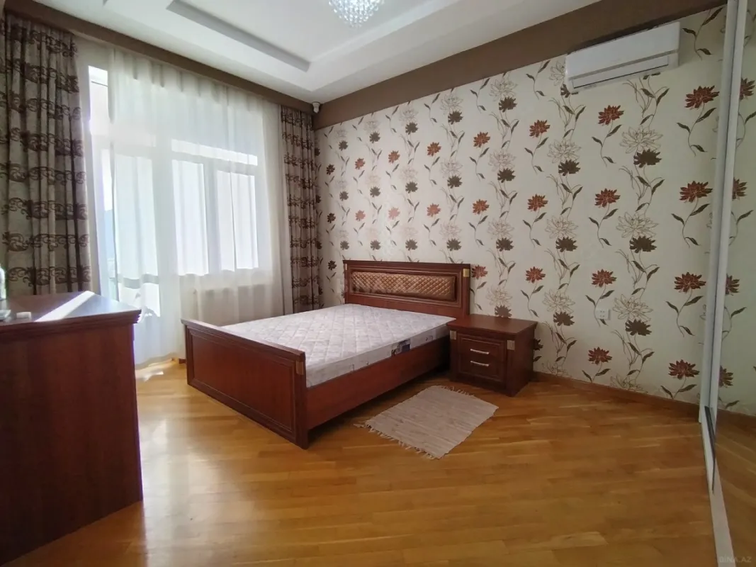 Satılır 3 otaqlı mənzil 118 m²
