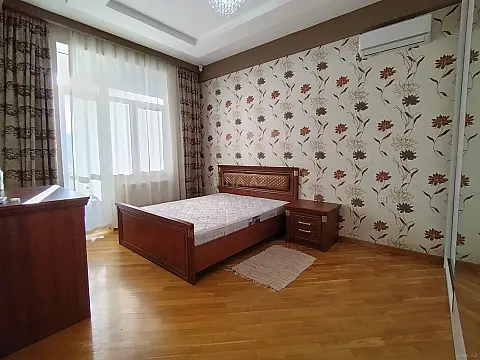 Satılır 3 otaqlı mənzil 118 m²