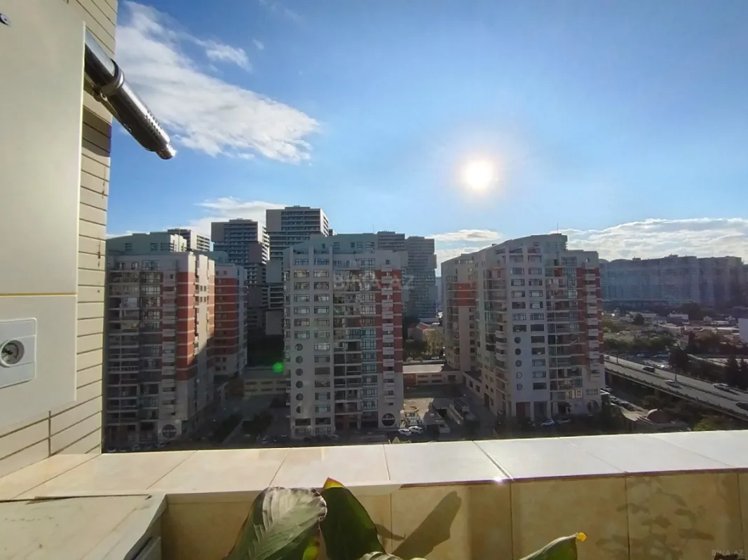 Satılır 3 otaqlı mənzil 118 m²