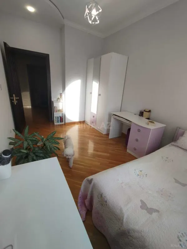 Satılır 3 otaqlı mənzil 118 m²