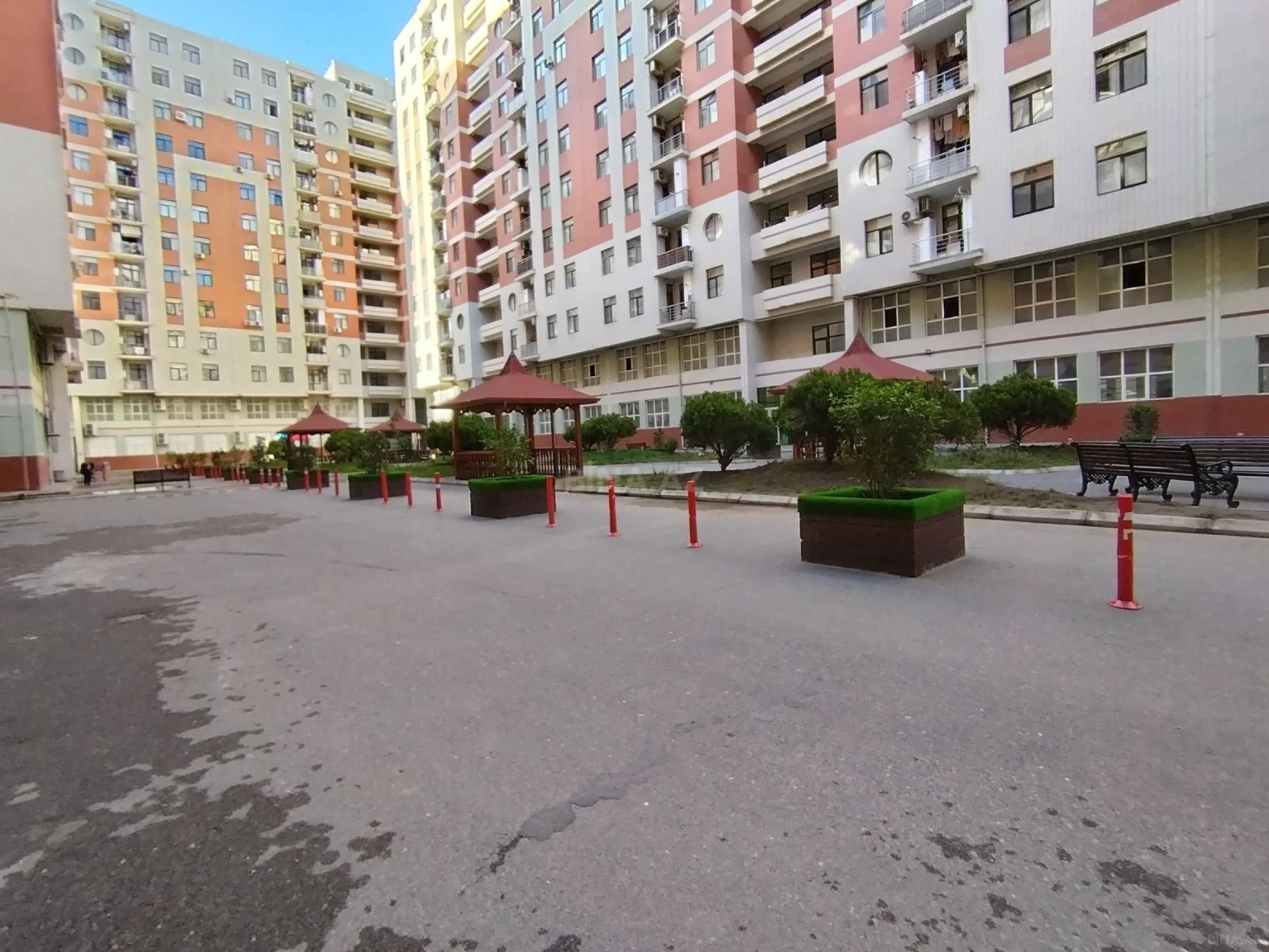Satılır 3 otaqlı mənzil 118 m²