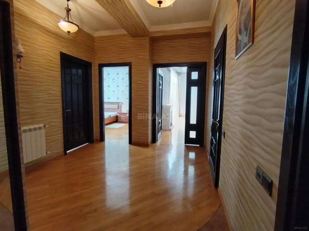 Satılır 3 otaqlı mənzil 118 m²