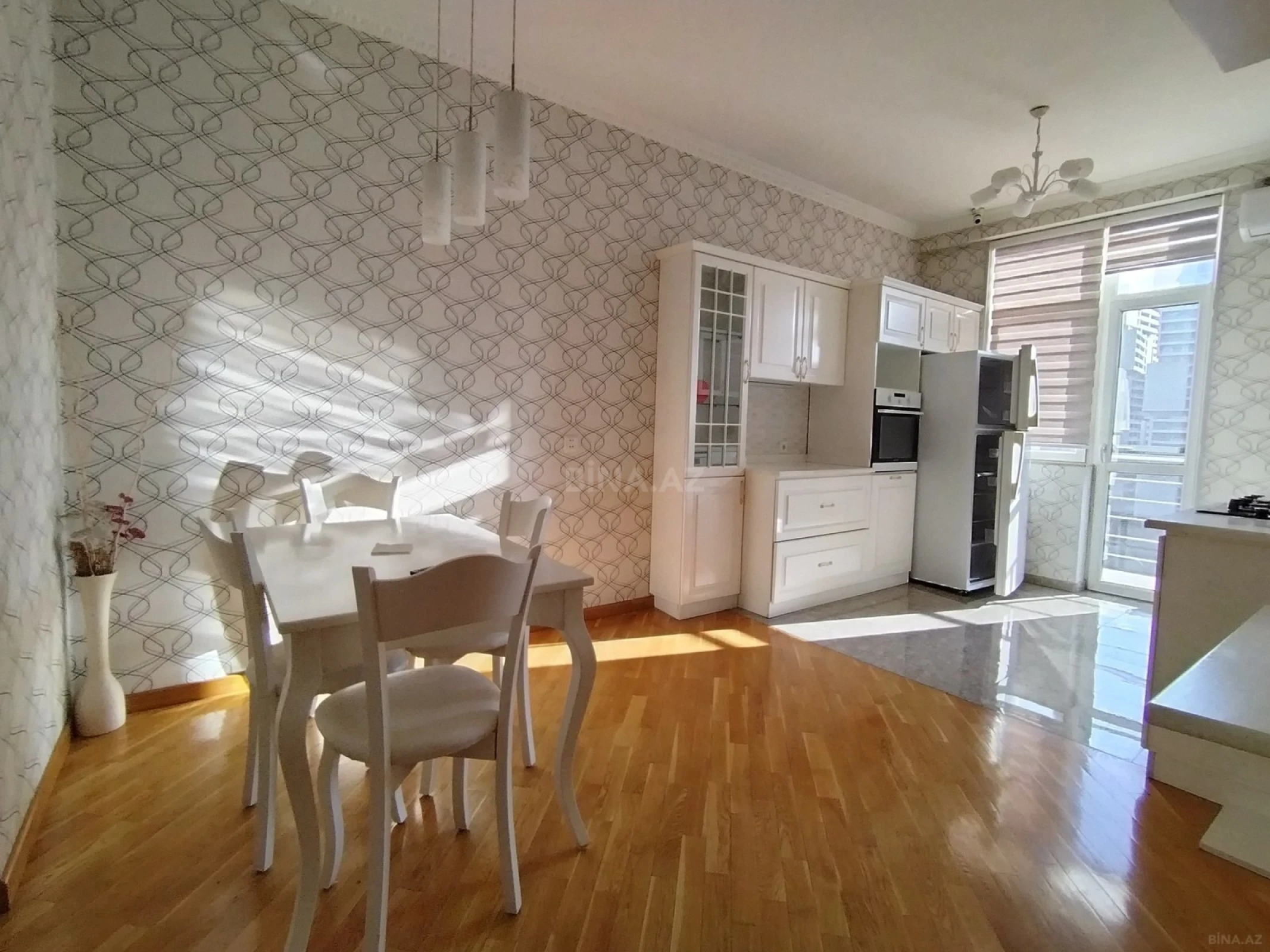 Satılır 3 otaqlı mənzil 118 m²