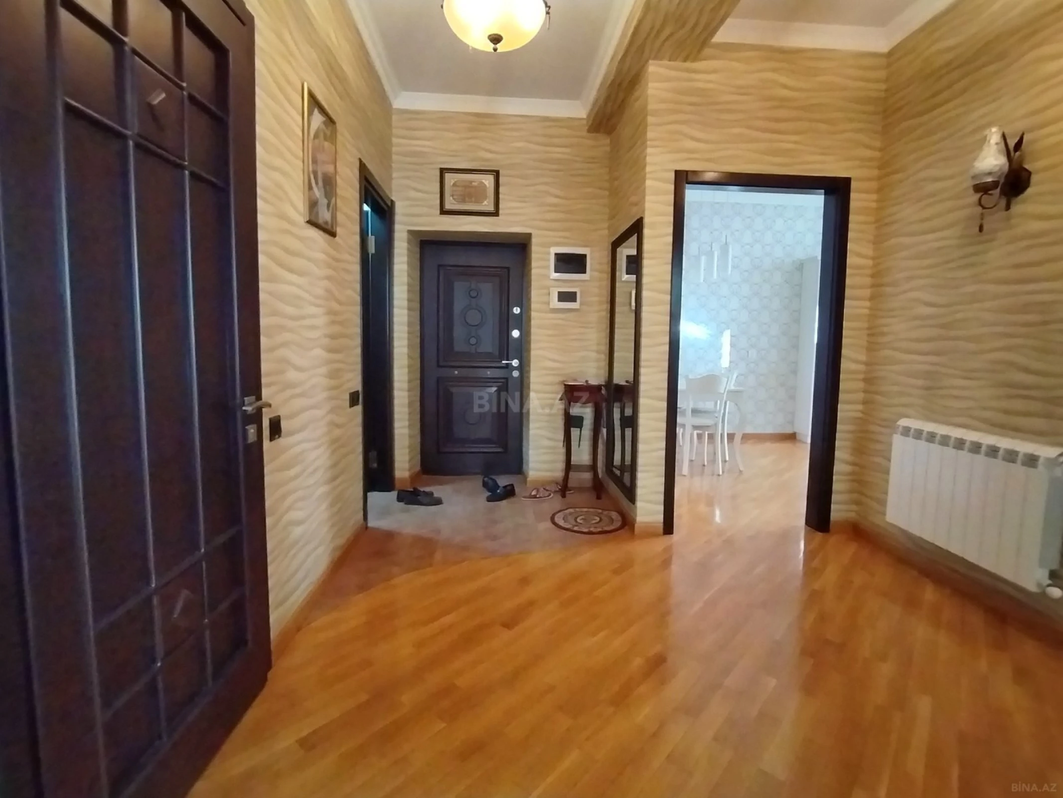 Satılır 3 otaqlı mənzil 118 m²