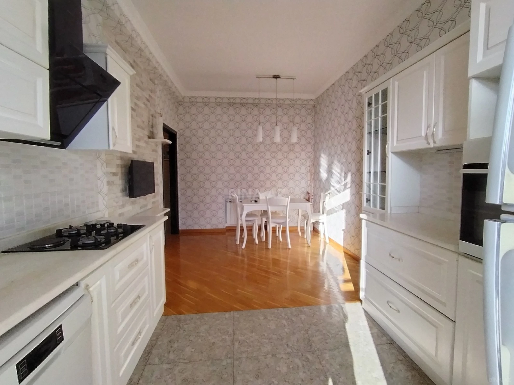 Satılır 3 otaqlı mənzil 118 m²
