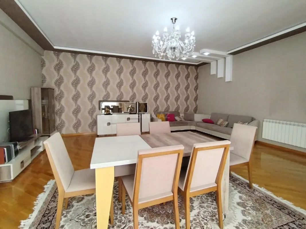 Satılır 3 otaqlı mənzil 118 m²