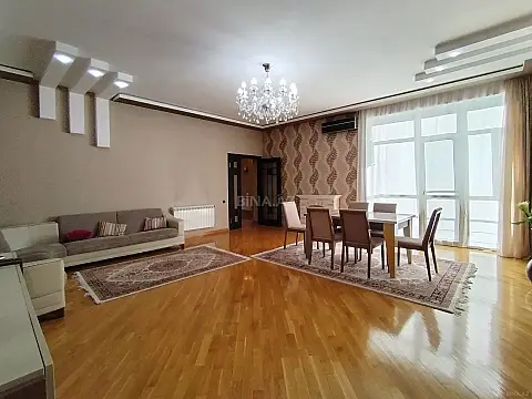 Satılır 3 otaqlı mənzil 118 m²