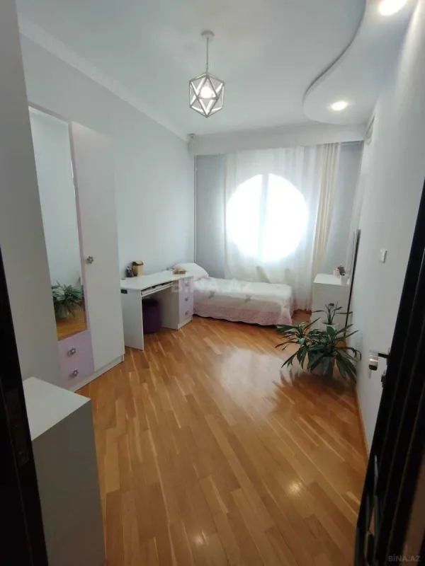 Satılır 3 otaqlı mənzil 118 m²
