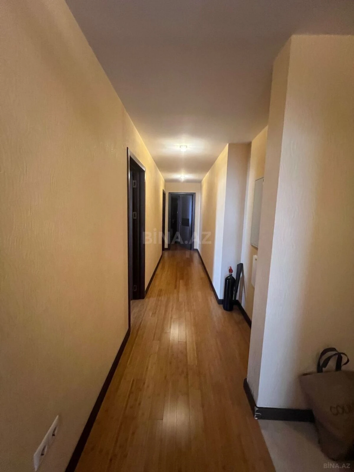 Kirayə verilir 4 otaqlı mənzil 200 m²