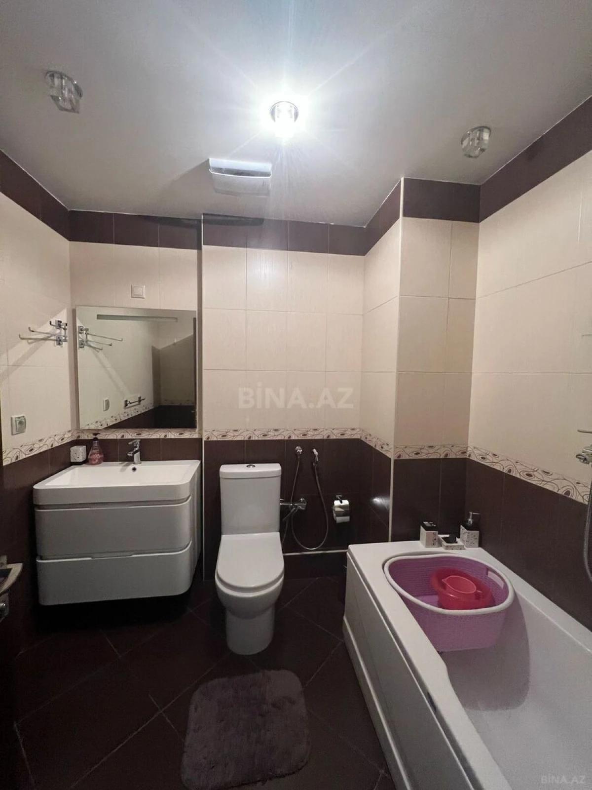 Kirayə verilir 4 otaqlı mənzil 200 m²