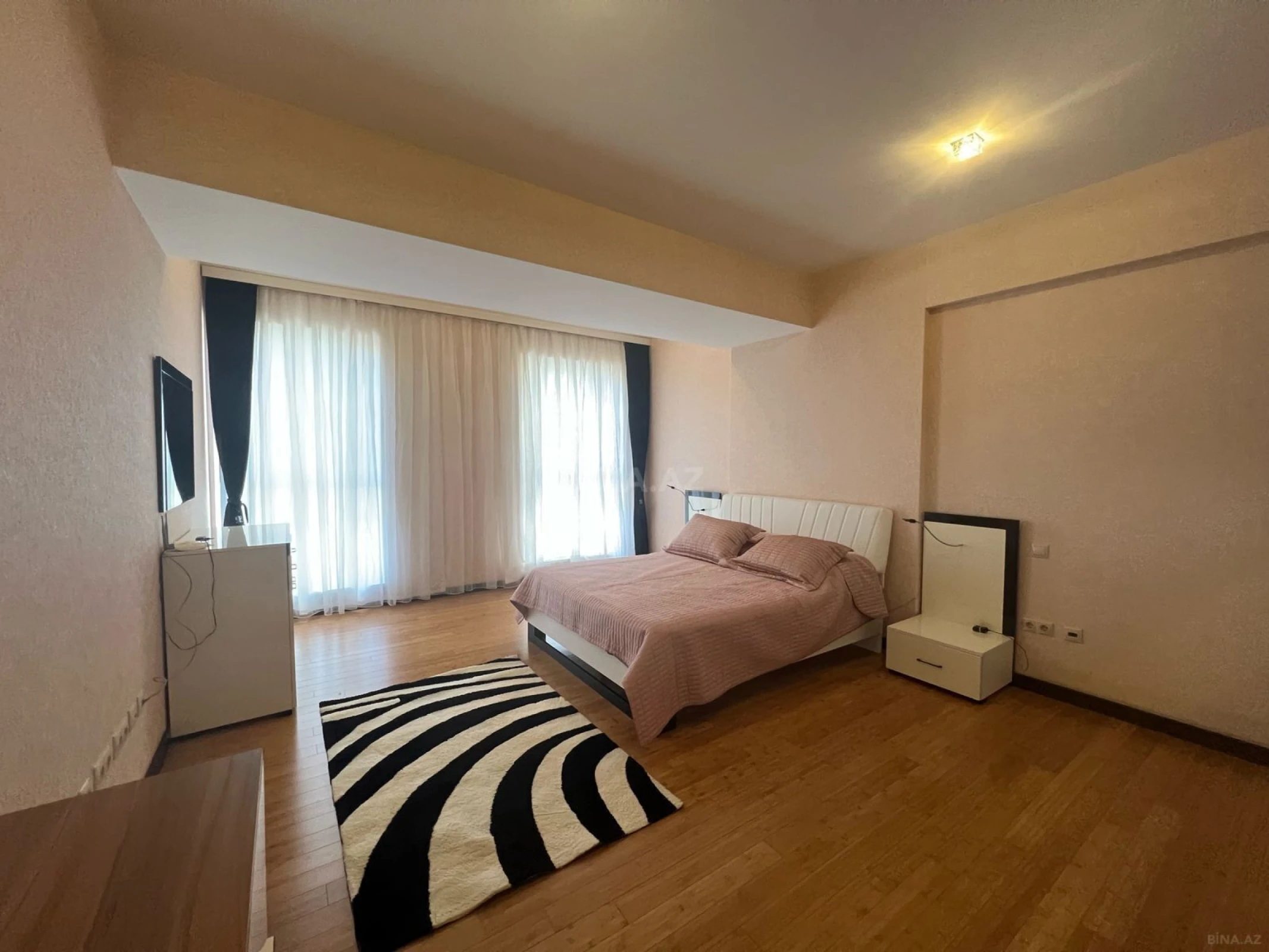 Kirayə verilir 4 otaqlı mənzil 200 m²