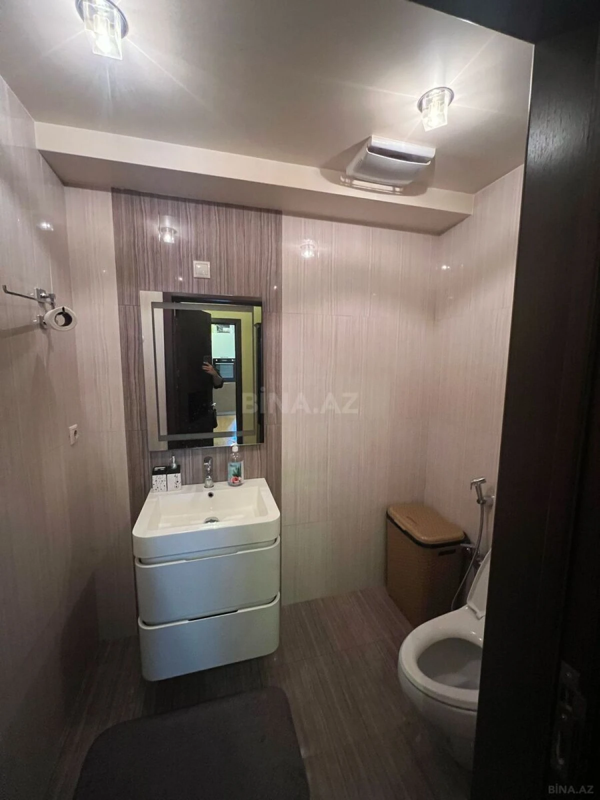 Kirayə verilir 4 otaqlı mənzil 200 m²