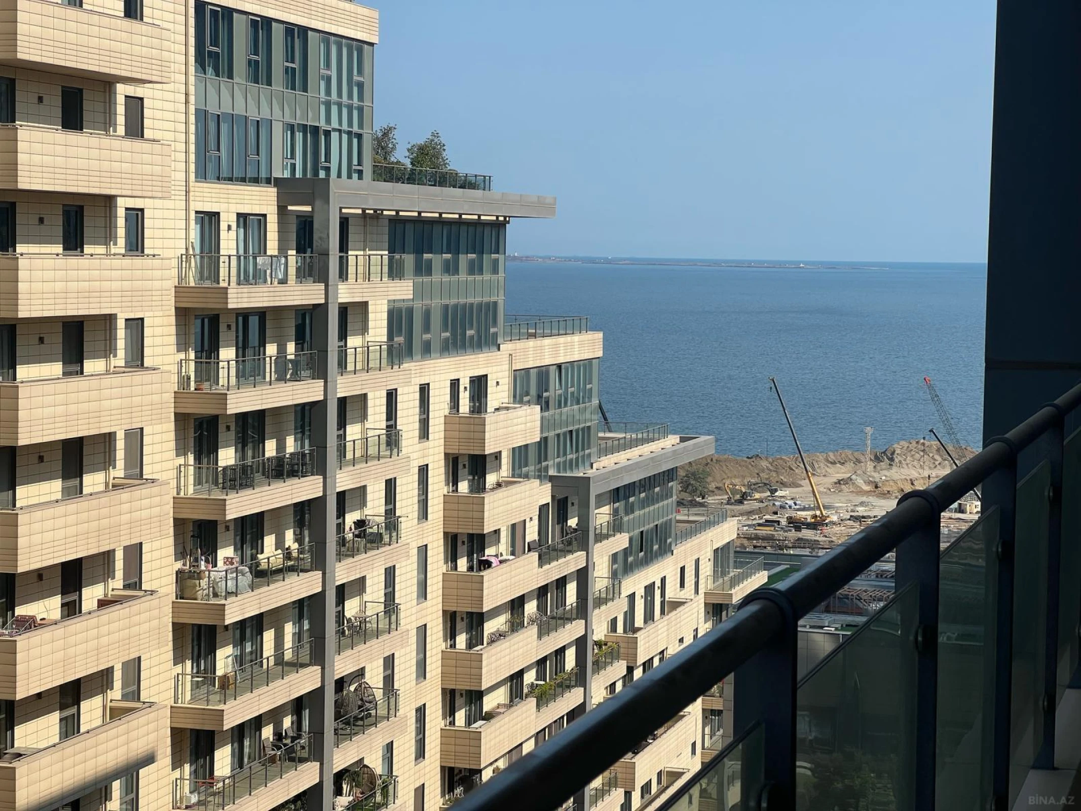 Kirayə verilir 4 otaqlı mənzil 200 m²