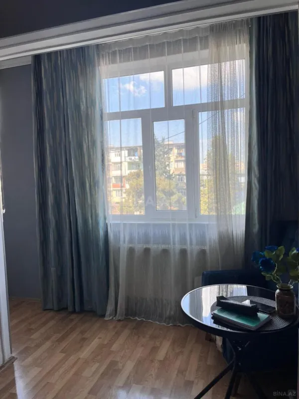Satılır 4 otaqlı mənzil 100 m²