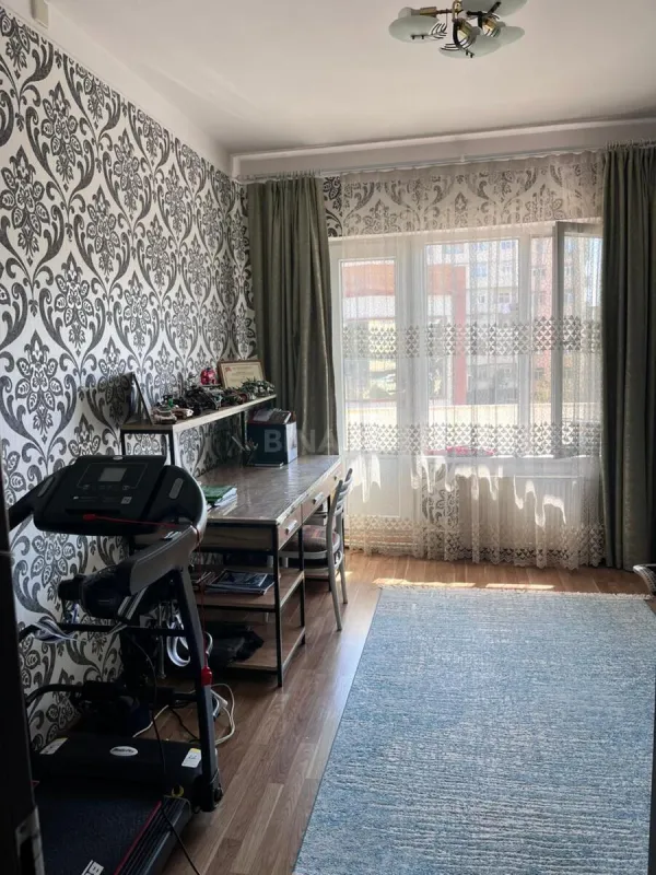 Satılır 4 otaqlı mənzil 100 m²