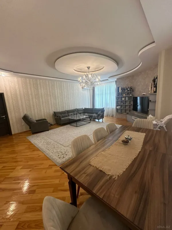 Satılır 4 otaqlı mənzil 150 m²