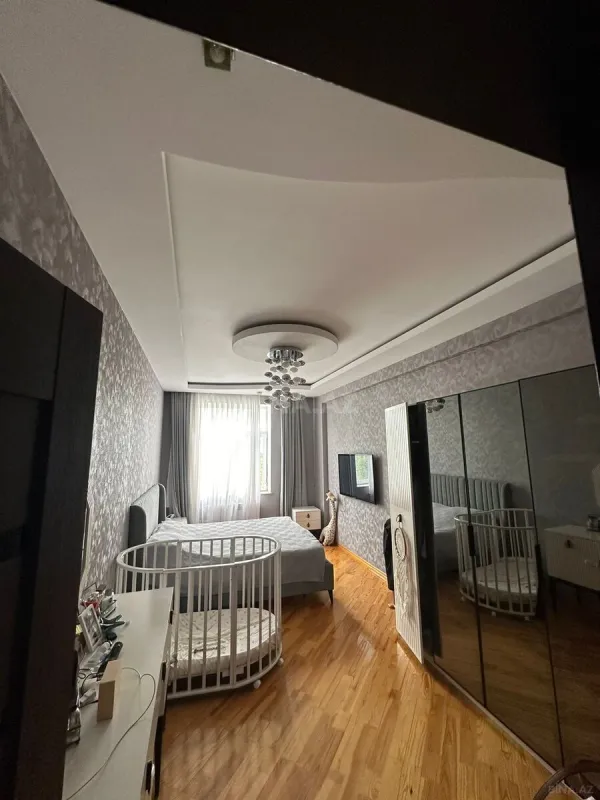 Satılır 4 otaqlı mənzil 150 m²
