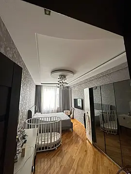 Satılır 4 otaqlı mənzil 150 m²