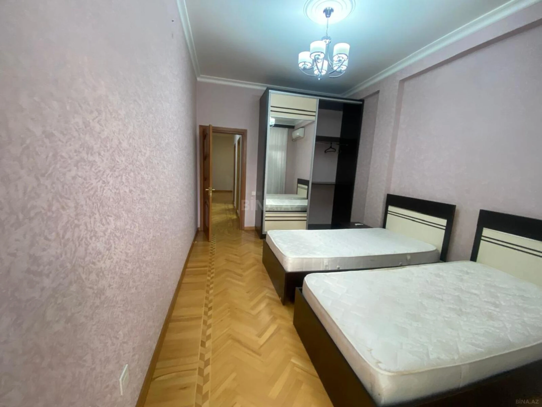 Satılır 3 otaqlı mənzil 130 m²