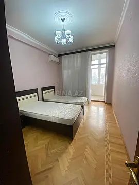 Satılır 3 otaqlı mənzil 130 m²