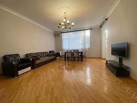Satılır 3 otaqlı mənzil 130 m²