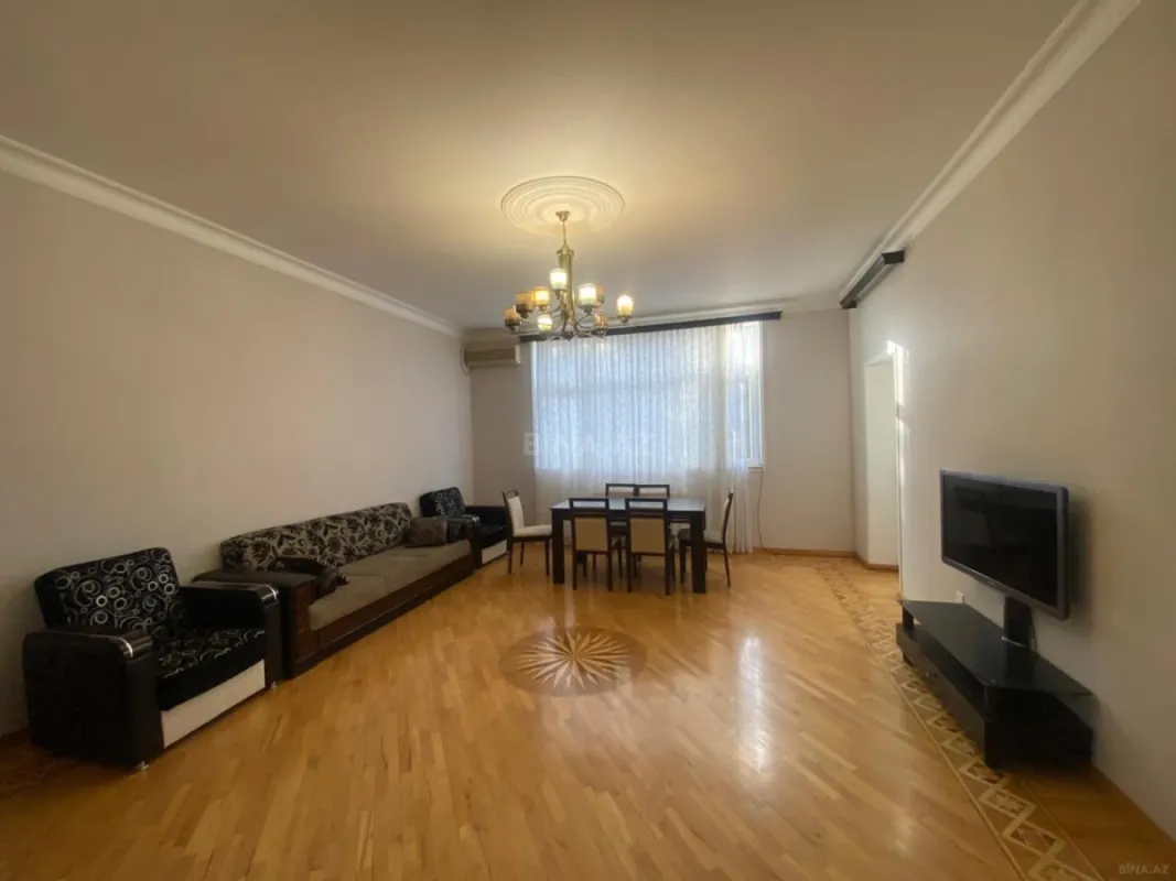 Satılır 3 otaqlı mənzil 130 m²