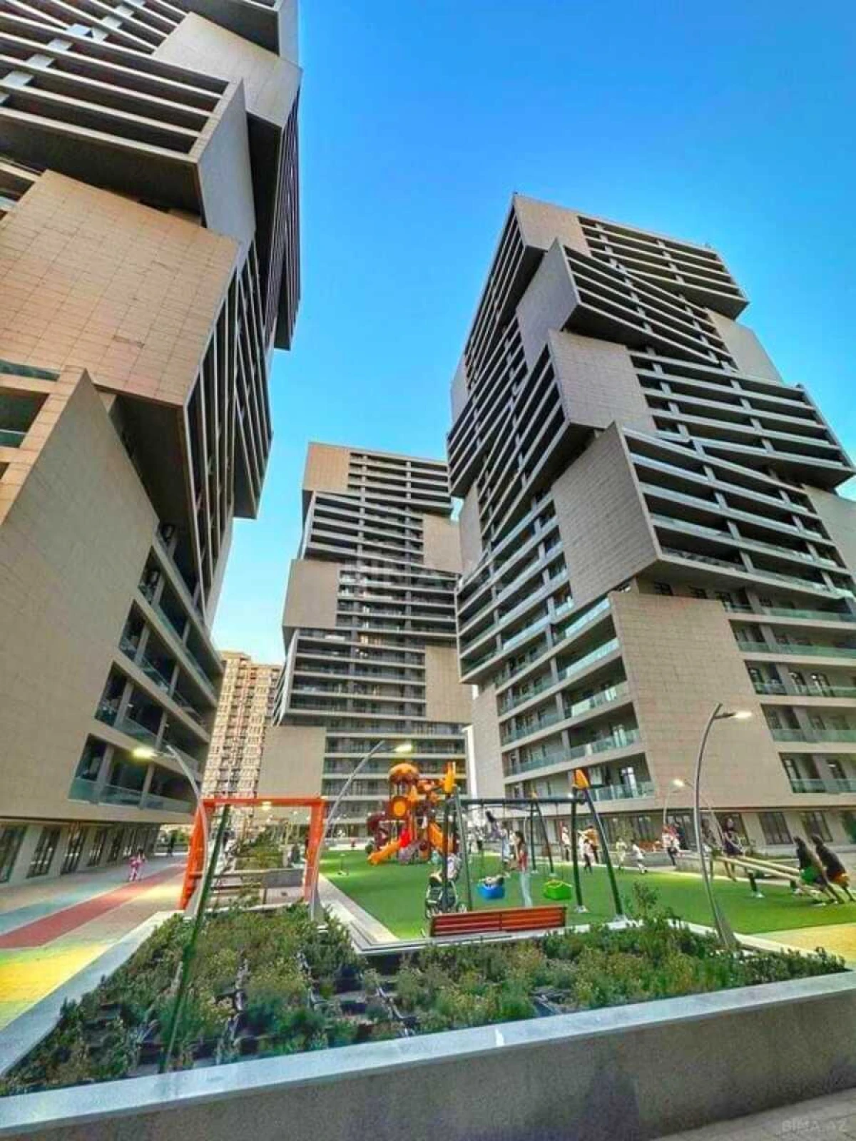 Satılır 3 otaqlı mənzil 108 m²