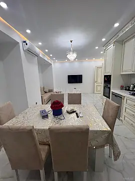 Satılır 4 otaqlı mənzil 148 m²