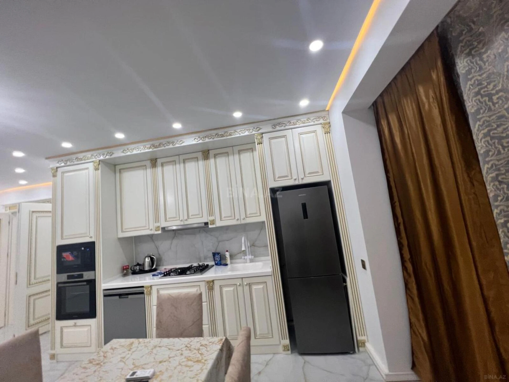 Satılır 4 otaqlı mənzil 148 m²