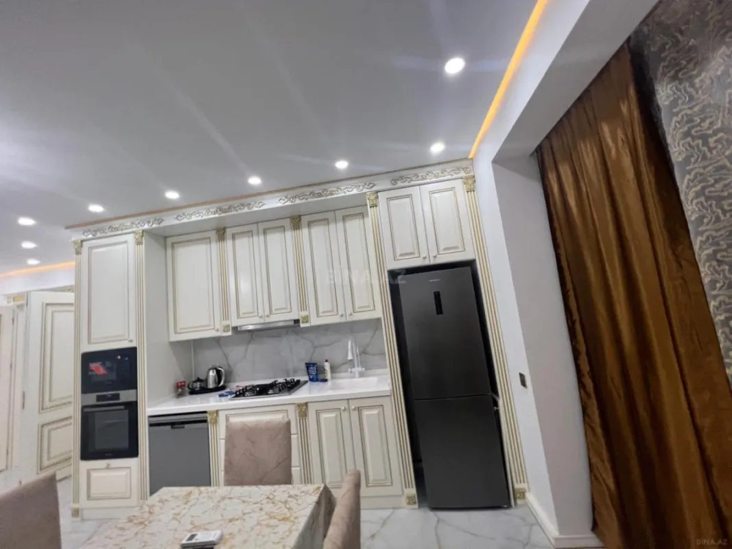 Satılır 4 otaqlı mənzil 148 m²